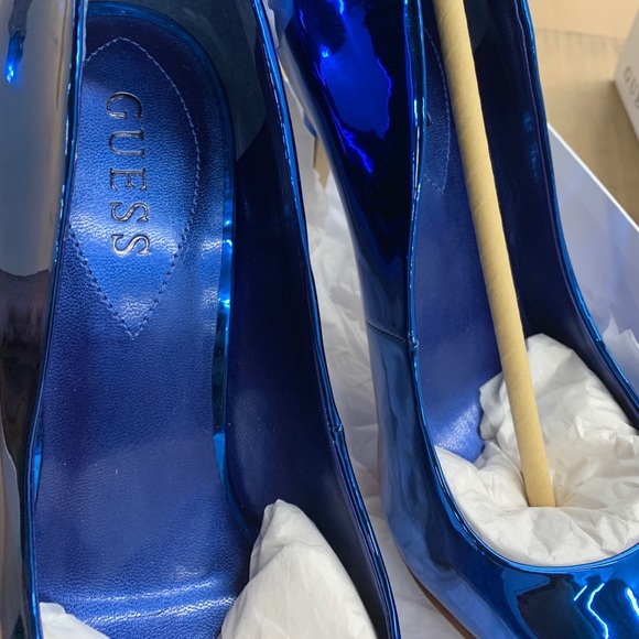 NIB! Guess Blue Metallic Pumps - Picture 4 of 8